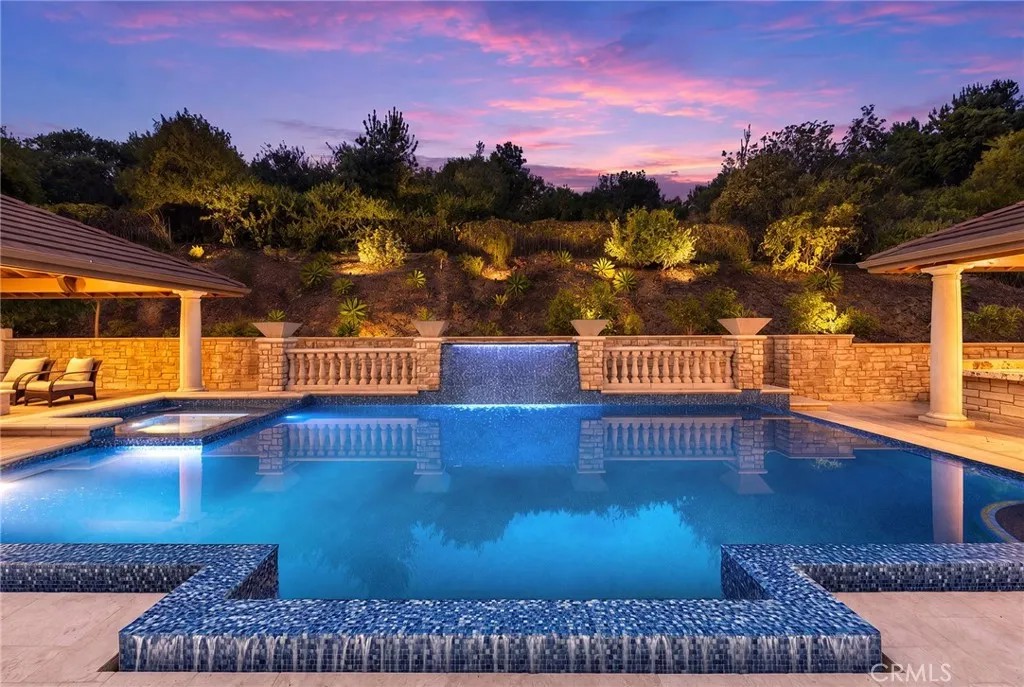 2868 Oak Knoll Dr