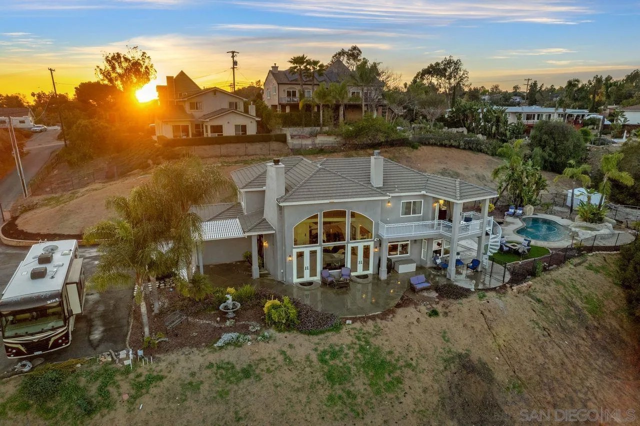410 WOODLAND LN