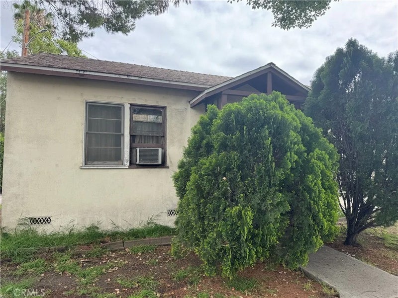364 W Providencia Ave