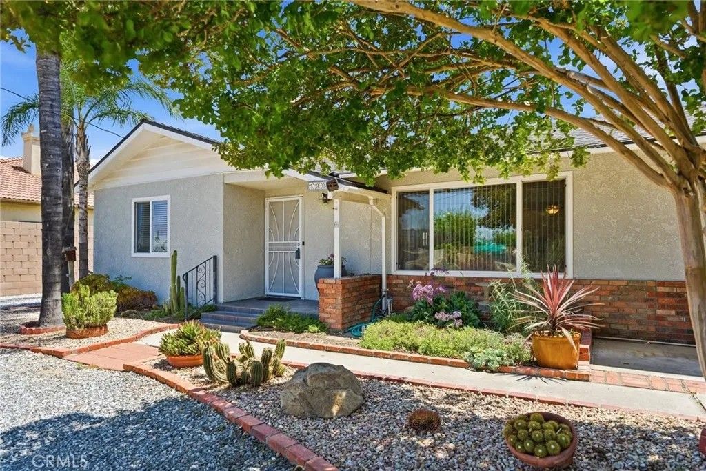 Photo of 590 N Hemet Street, Hemet, CA 92544 (MLS # SW26101619)