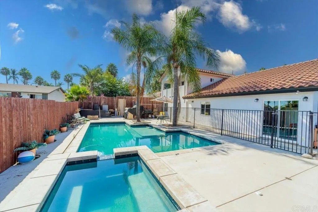 Photo of 330 Plaza De Benito Juarez, Vista, CA 92083 (MLS # NDP2508544)