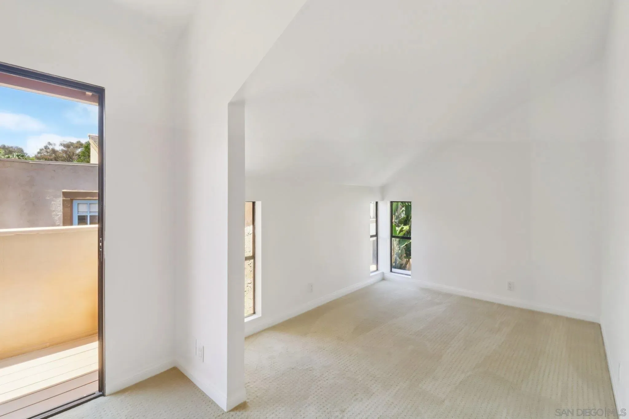 La Jolla, California 92037, United States, 2 Bedrooms Bedrooms, ,3 BathroomsBathrooms,Residential,Active,182956