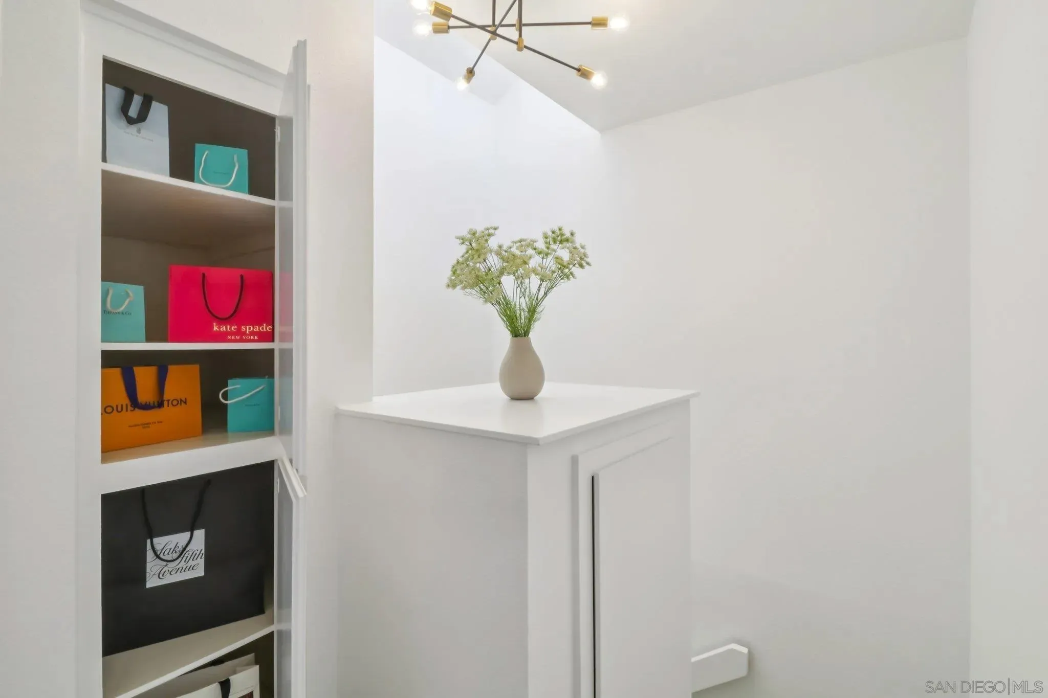 La Jolla, California 92037, United States, 2 Bedrooms Bedrooms, ,3 BathroomsBathrooms,Residential,Active,182956