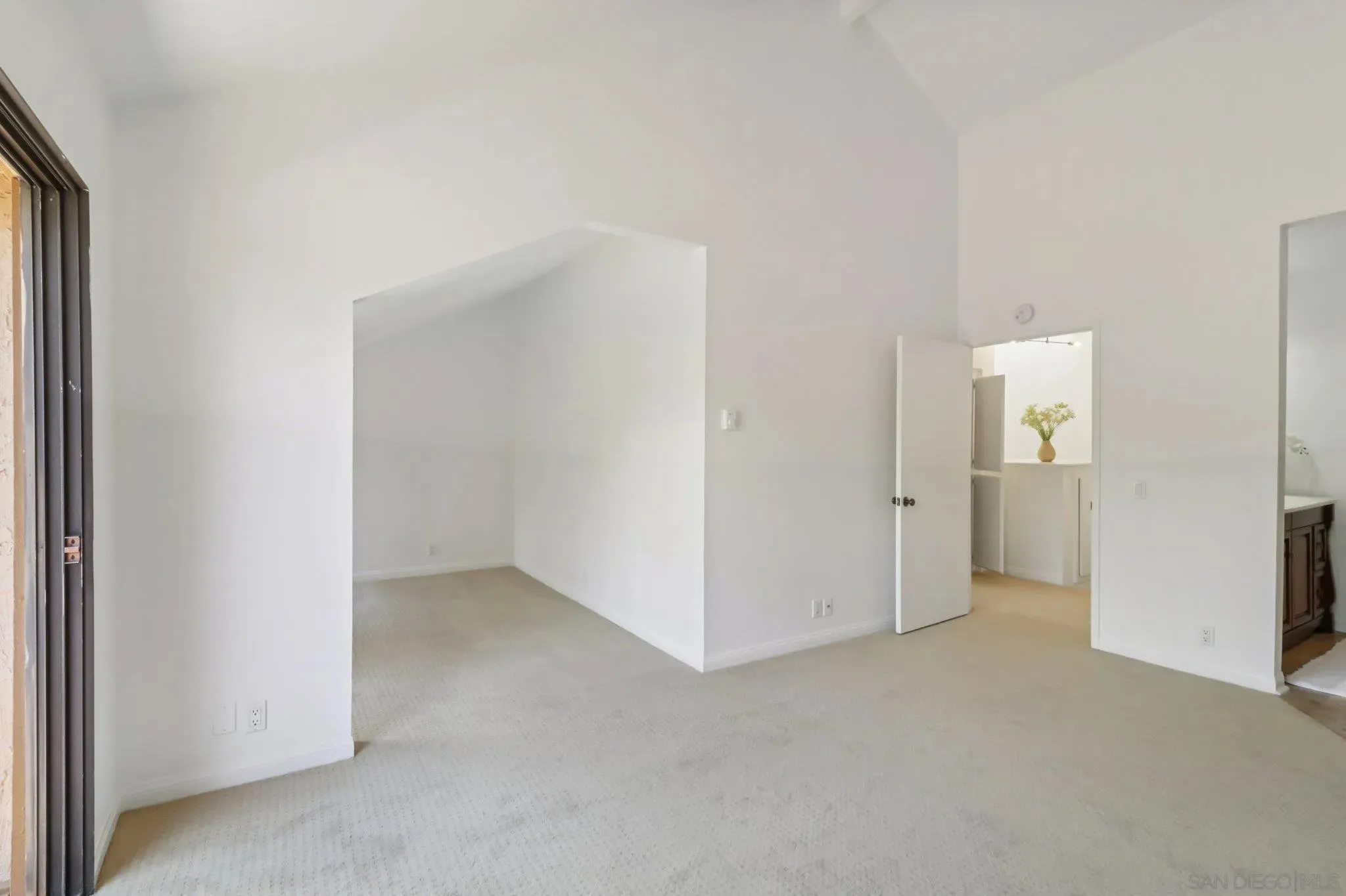 La Jolla, California 92037, United States, 2 Bedrooms Bedrooms, ,3 BathroomsBathrooms,Residential,Active,182956