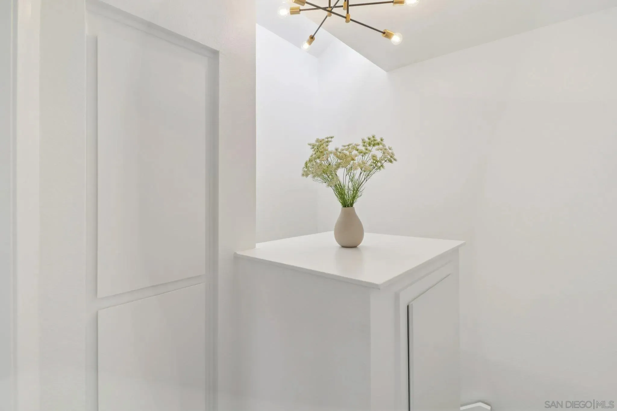 La Jolla, California 92037, United States, 2 Bedrooms Bedrooms, ,3 BathroomsBathrooms,Residential,Active,182956