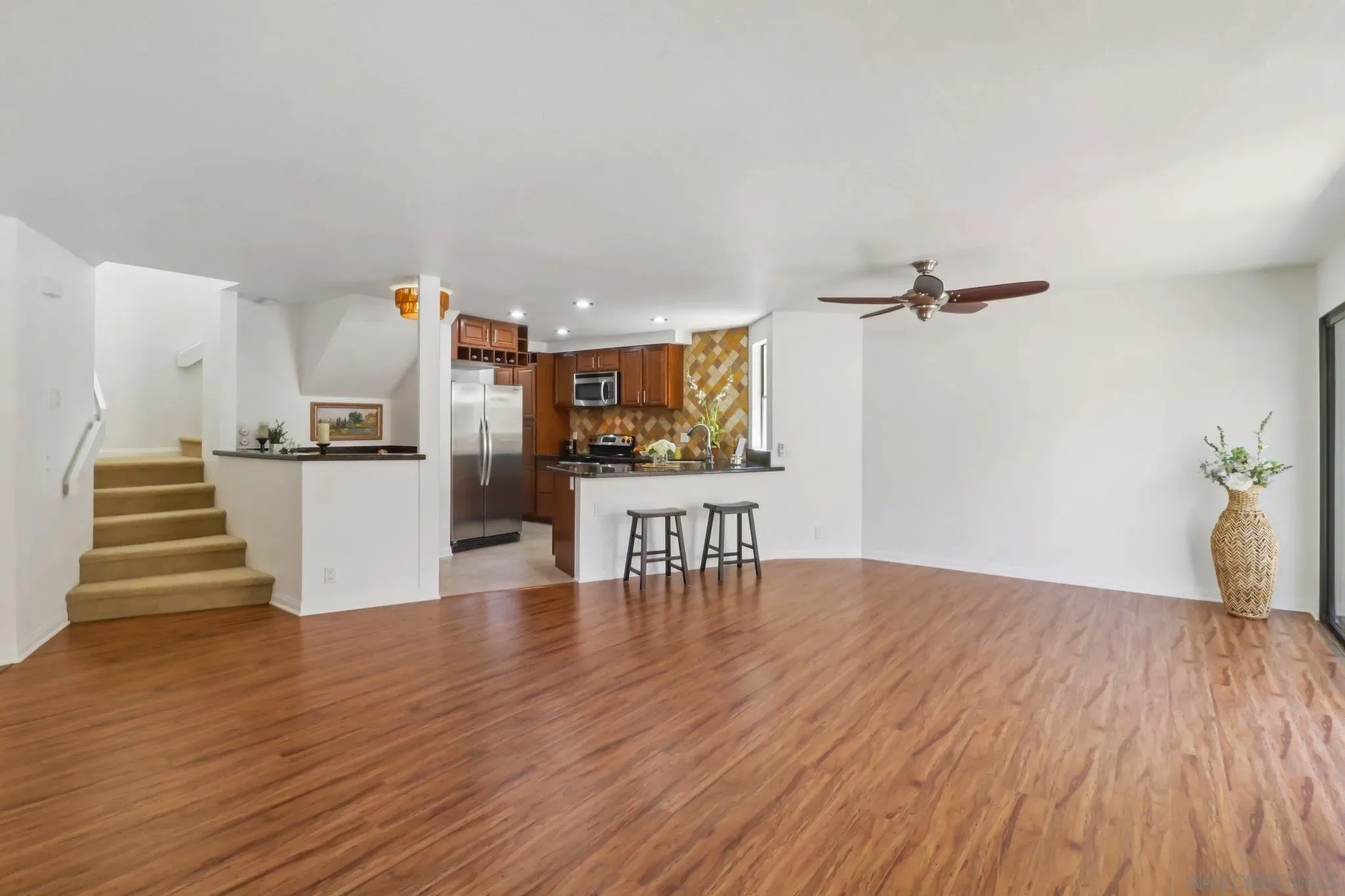 La Jolla, California 92037, United States, 2 Bedrooms Bedrooms, ,3 BathroomsBathrooms,Residential,Active,182956