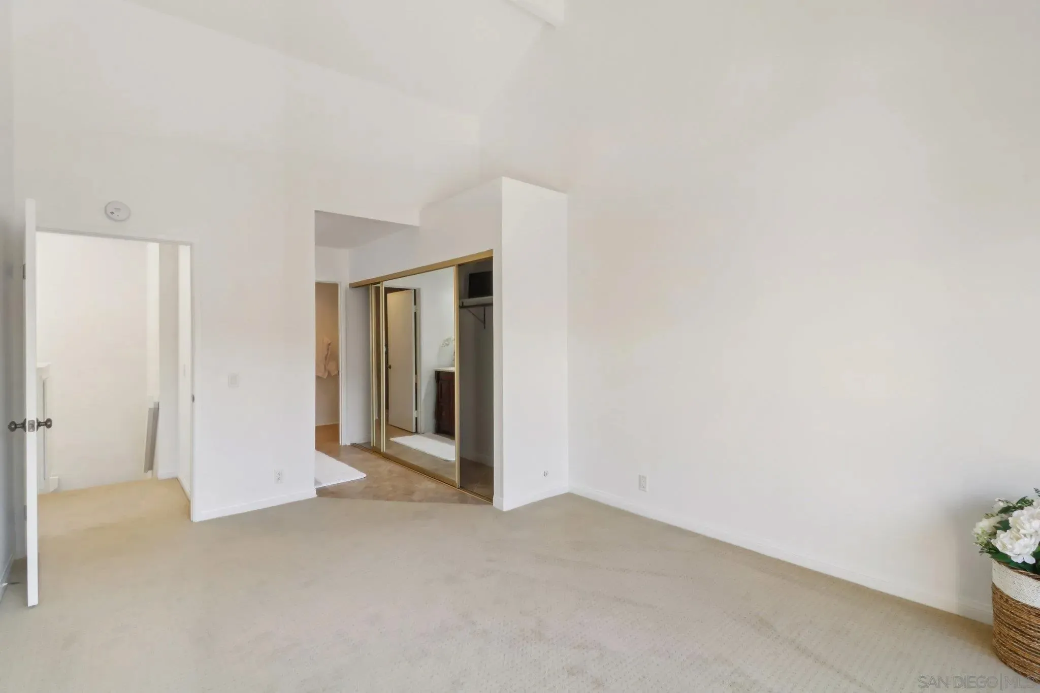 La Jolla, California 92037, United States, 2 Bedrooms Bedrooms, ,3 BathroomsBathrooms,Residential,Active,182956