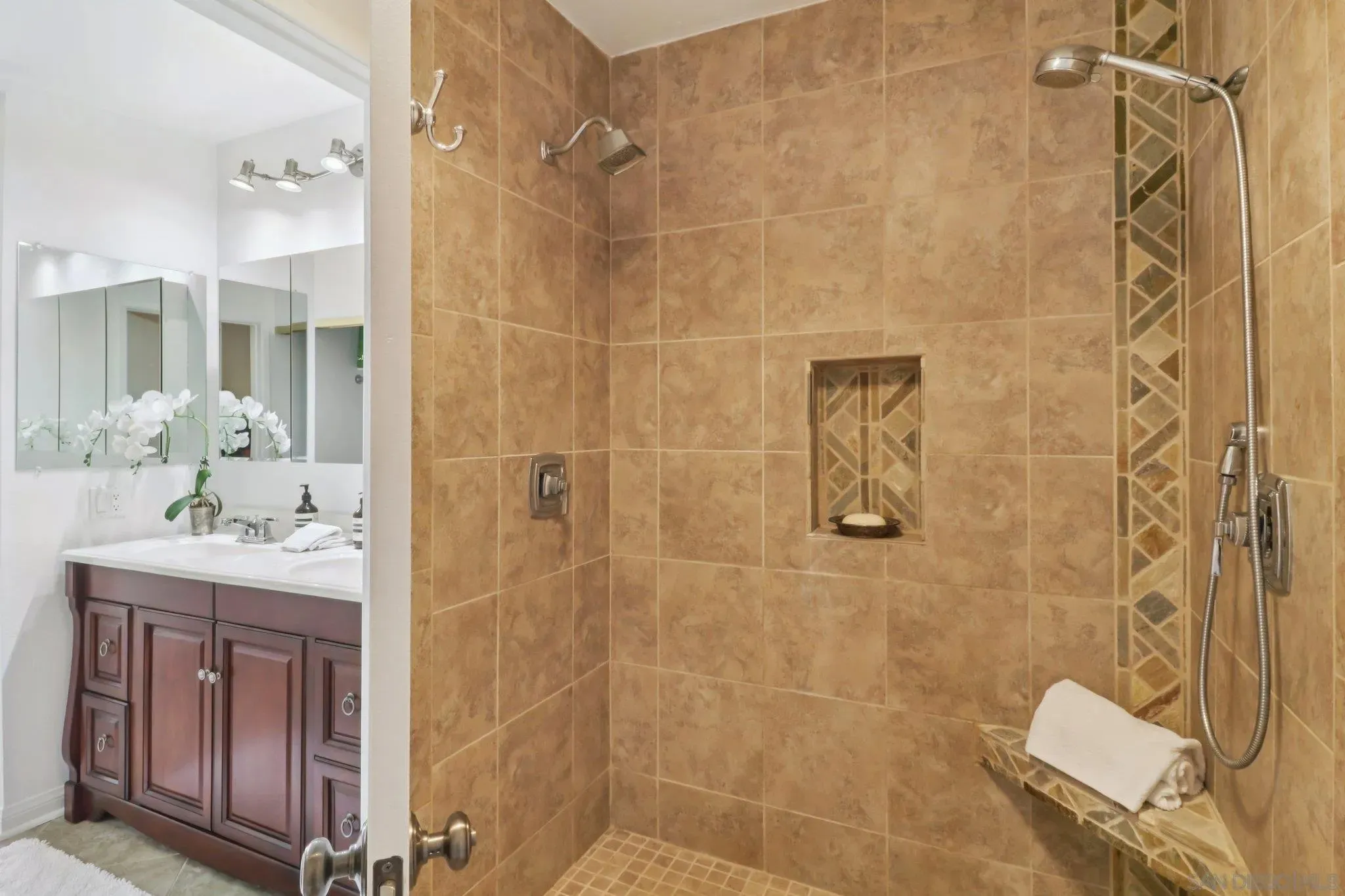 La Jolla, California 92037, United States, 2 Bedrooms Bedrooms, ,3 BathroomsBathrooms,Residential,Active,182956