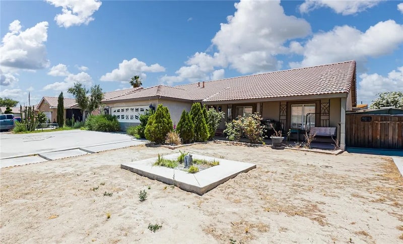 10727 Pershing