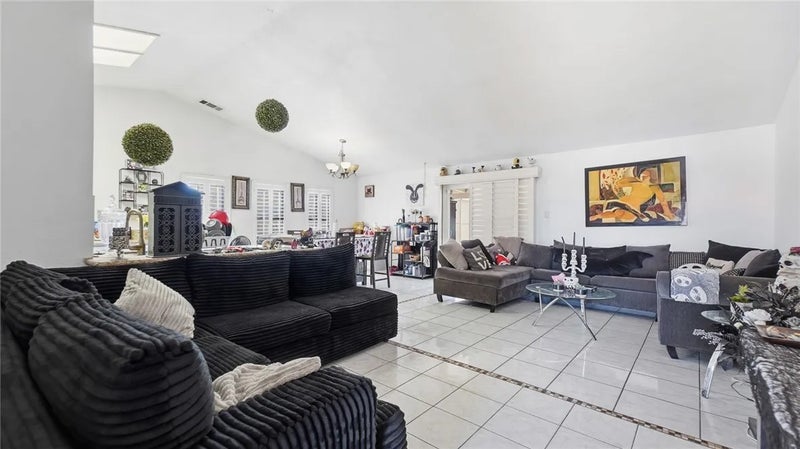 10727 Pershing