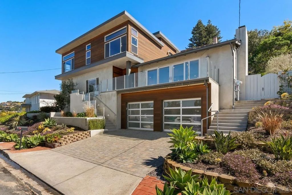 Photo of 923 Muirlands Vista Way, La Jolla, CA 92037 (MLS # 250036878)