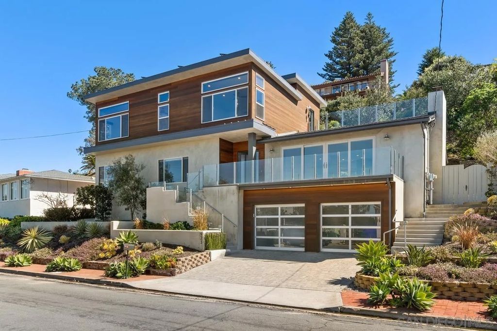 Photo of 923 Muirlands Vista Way, La Jolla, CA 92037 (MLS # 250036878)