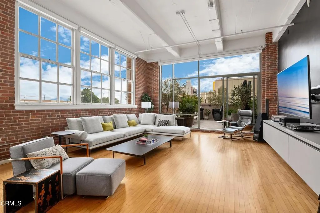 1850 Industrial Street 211