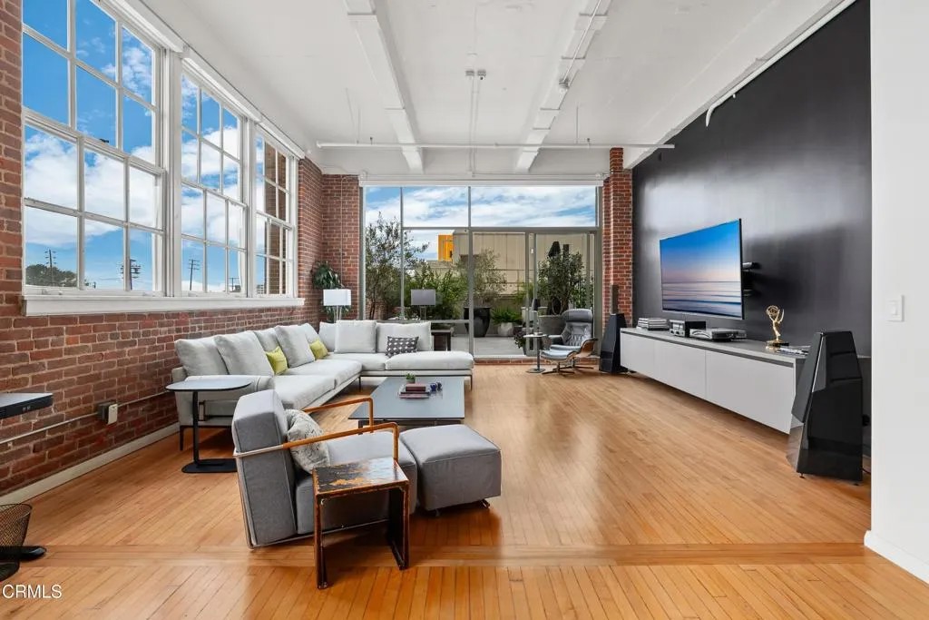 1850 Industrial Street 211