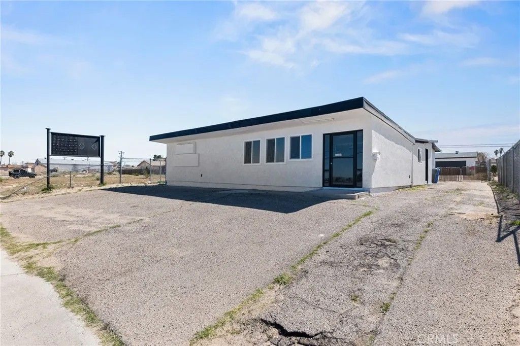 Photo of 25441 W Main St, Barstow, CA 92311 (MLS # IV26051997)