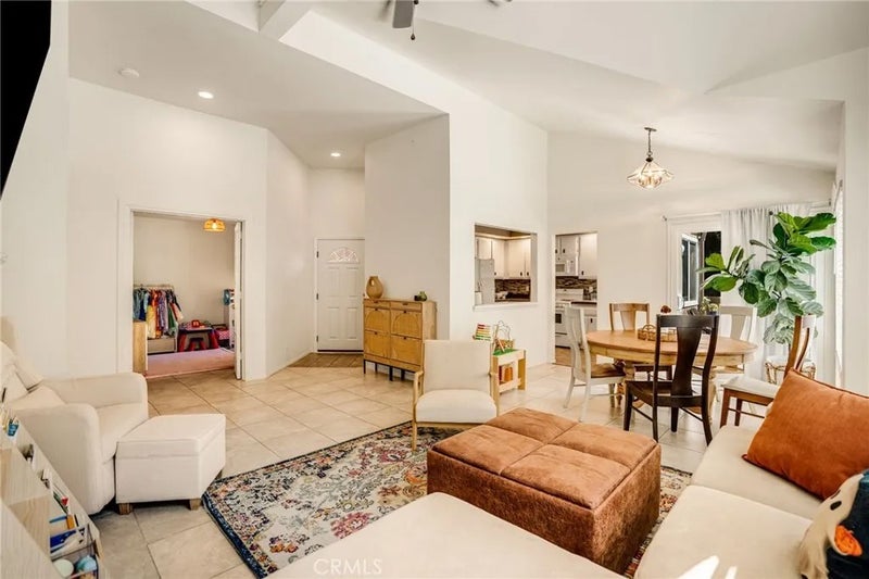 2708 S Montego