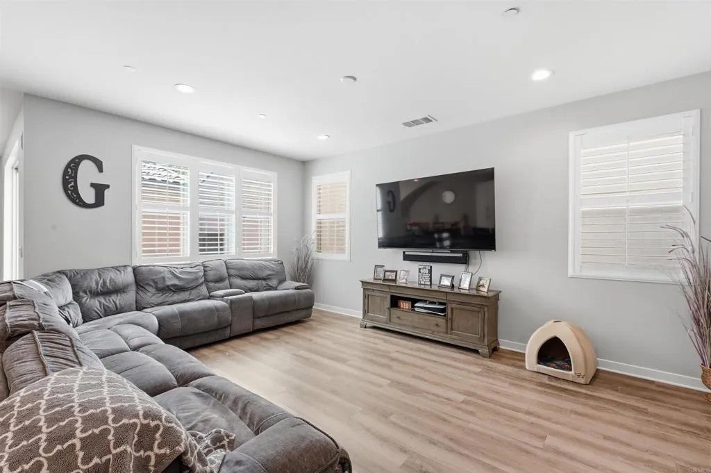 2044 Avenida Andanza