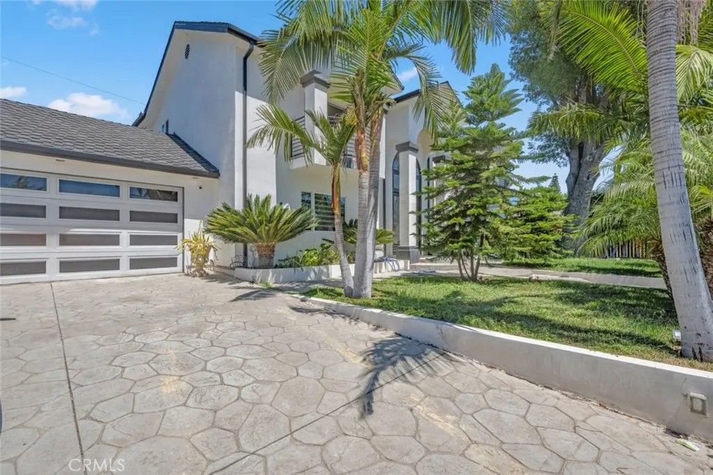 Photo of 17043 Gunther Street, Granada Hills, CA 91344 (MLS # SR26031888)