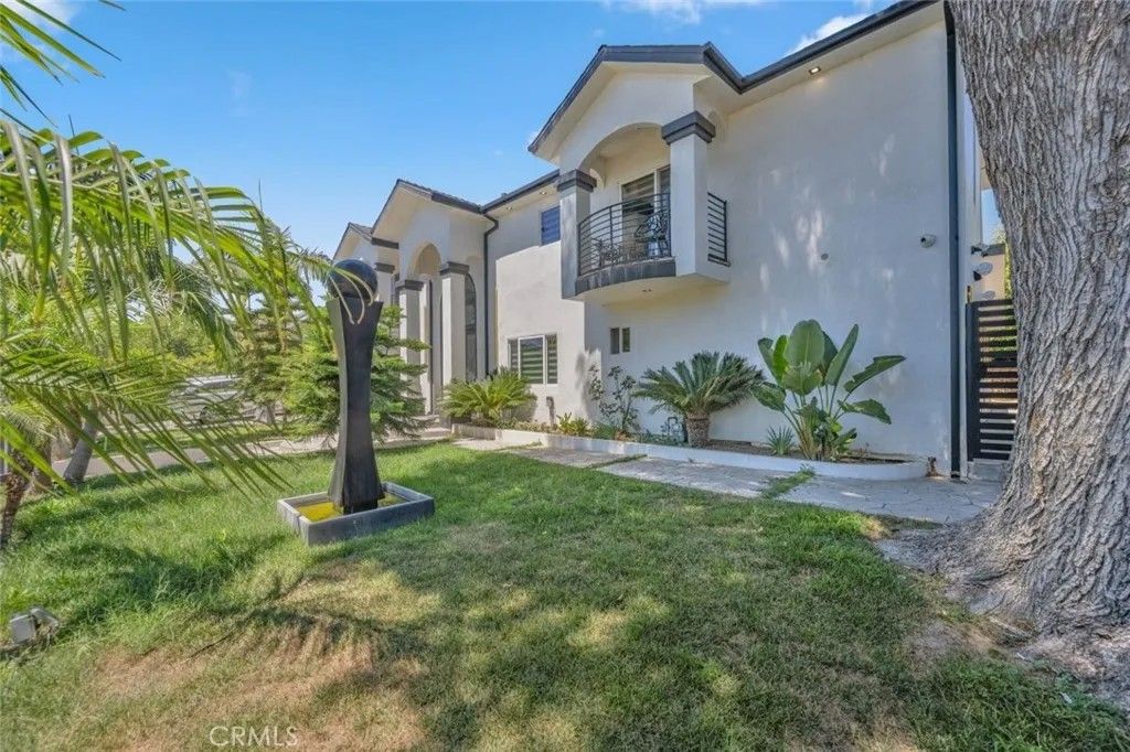 Photo of 17043 Gunther Street, Granada Hills, CA 91344 (MLS # SR26031888)