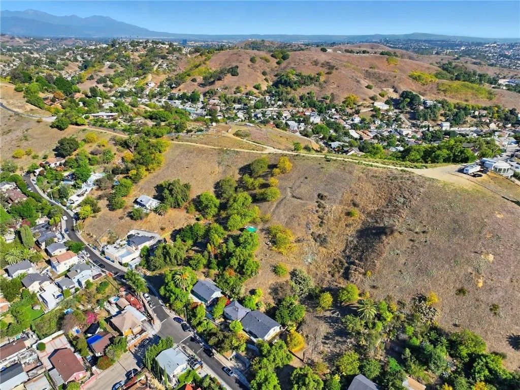 Photo of 2921 Thomas, Los Angeles, CA 90034 (MLS # SR25257938)