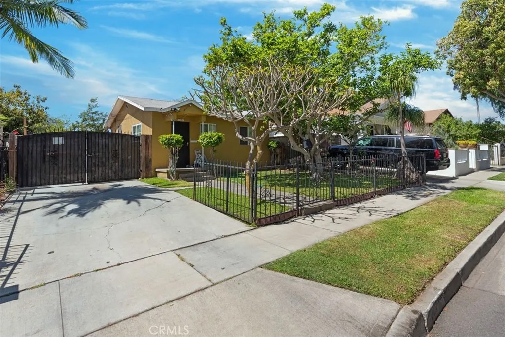 2046 Evergreen Street