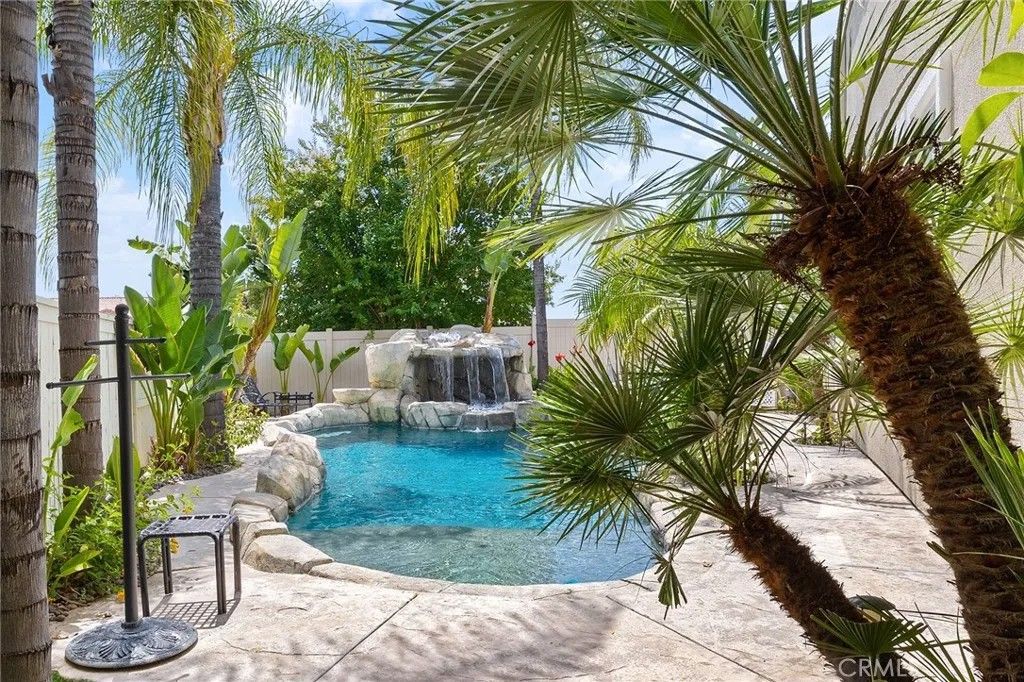 Photo of 37541 Windsor Court, Murrieta, CA 92562 (MLS # SW25193304)