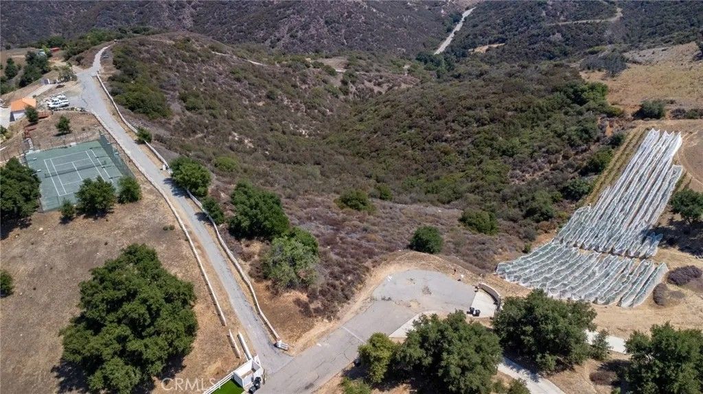 Photo of 21959 Avenida de Arboles, Murrieta, CA 92652 (MLS # OC25228097)