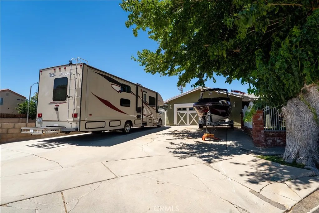 2501 E Avenue R4