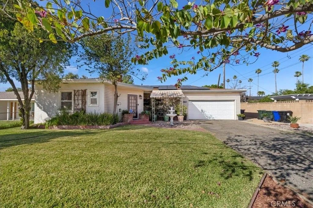 Photo of 16470 Upland Ave, Fontana, CA 92335 (MLS # IG26041352)