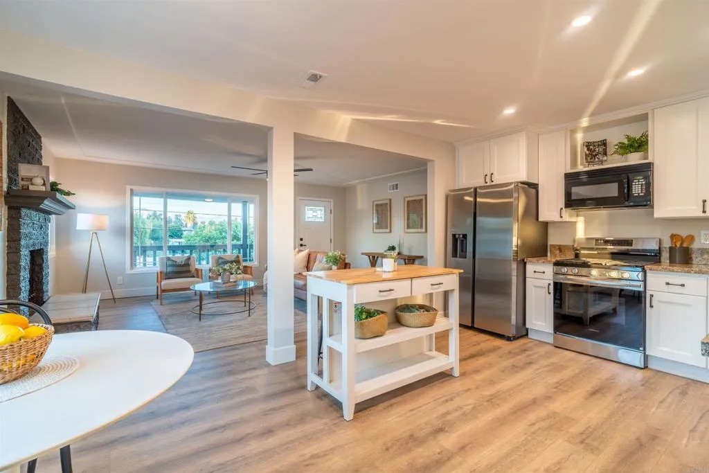 9166 Creekford DR