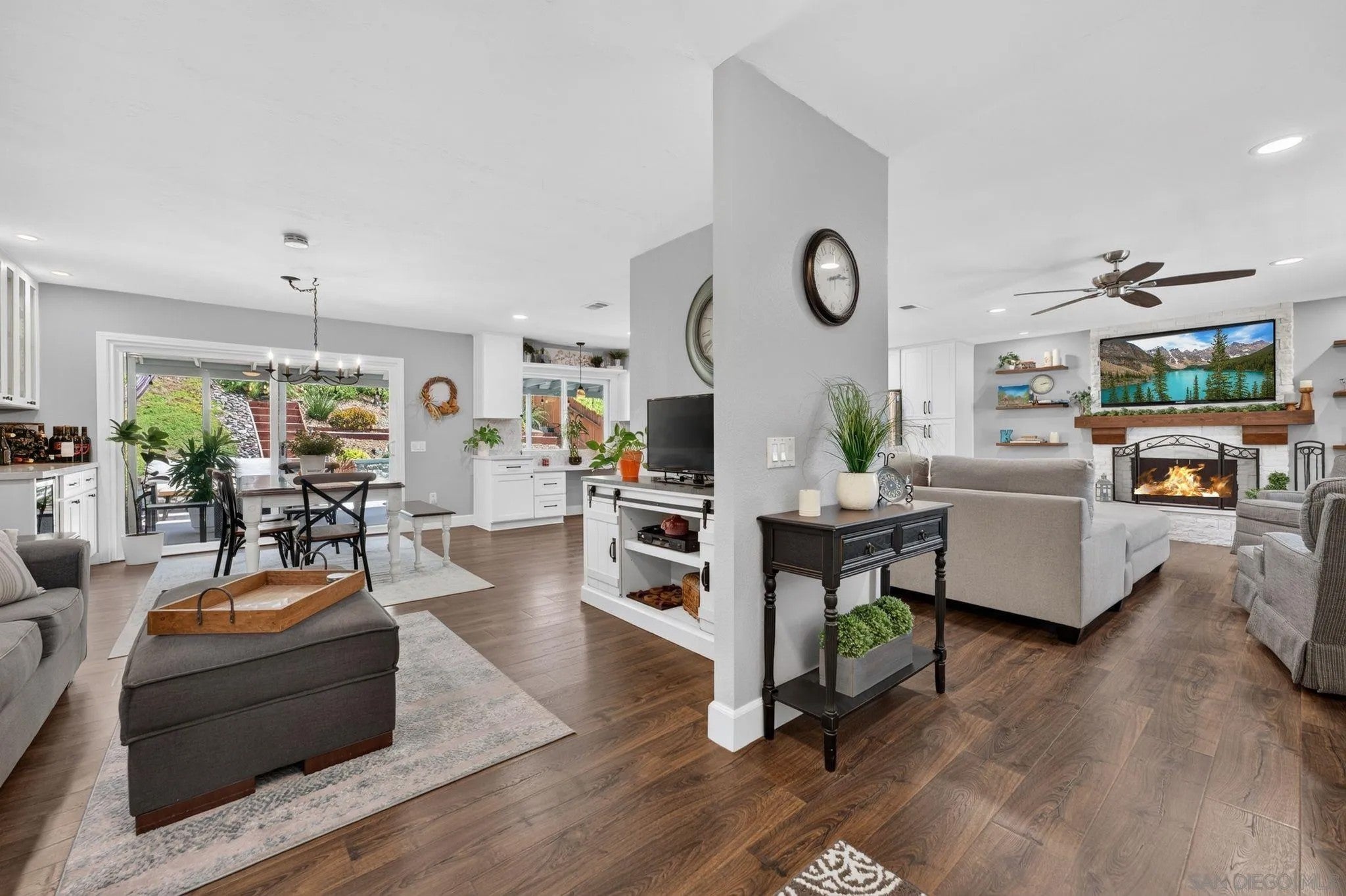 2520 Windmill View