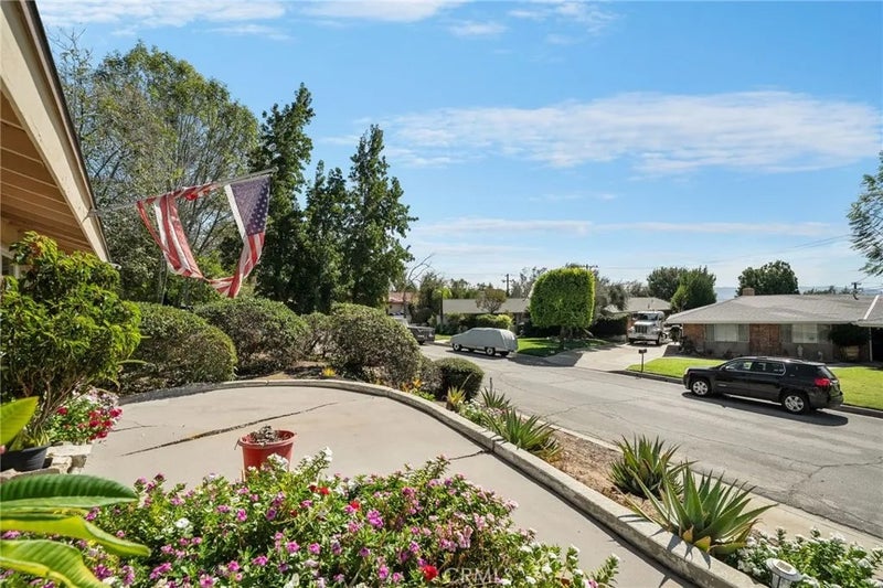 1768 E Ralston