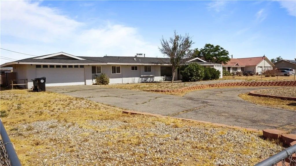 Photo of 13814 Kiowa RD, Apple Valley, CA 92307 (MLS # CV26098236)