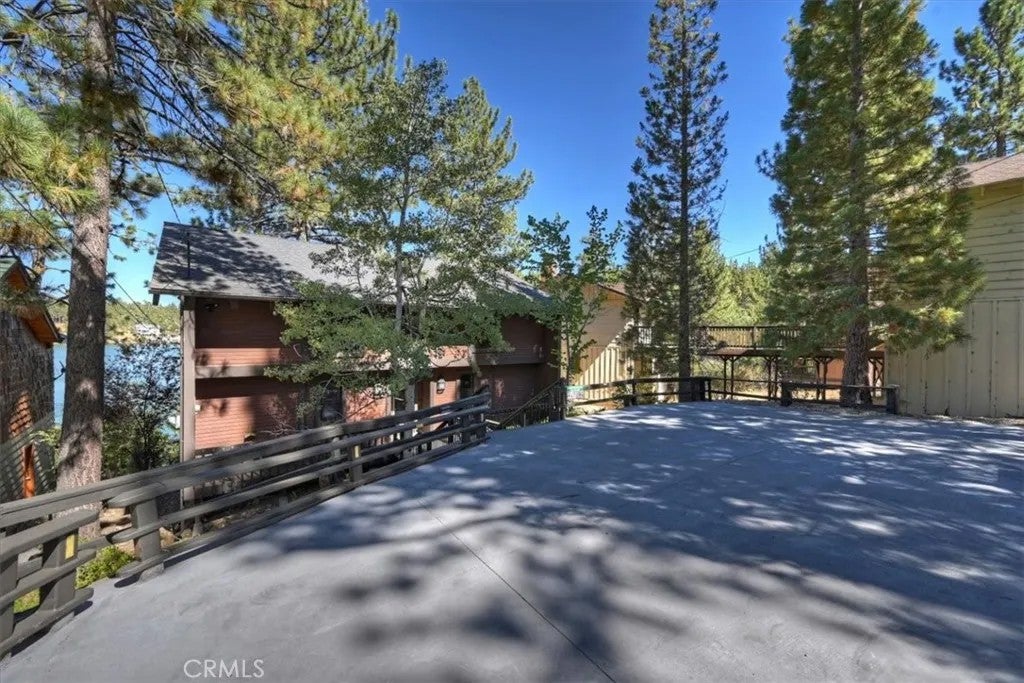 695 Cove