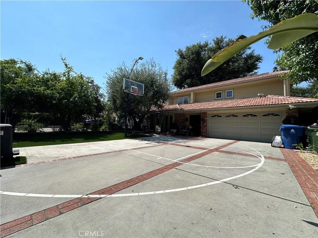 Photo of 14623 Weddington, Sherman Oaks, CA 91411 (MLS # AR25249331)