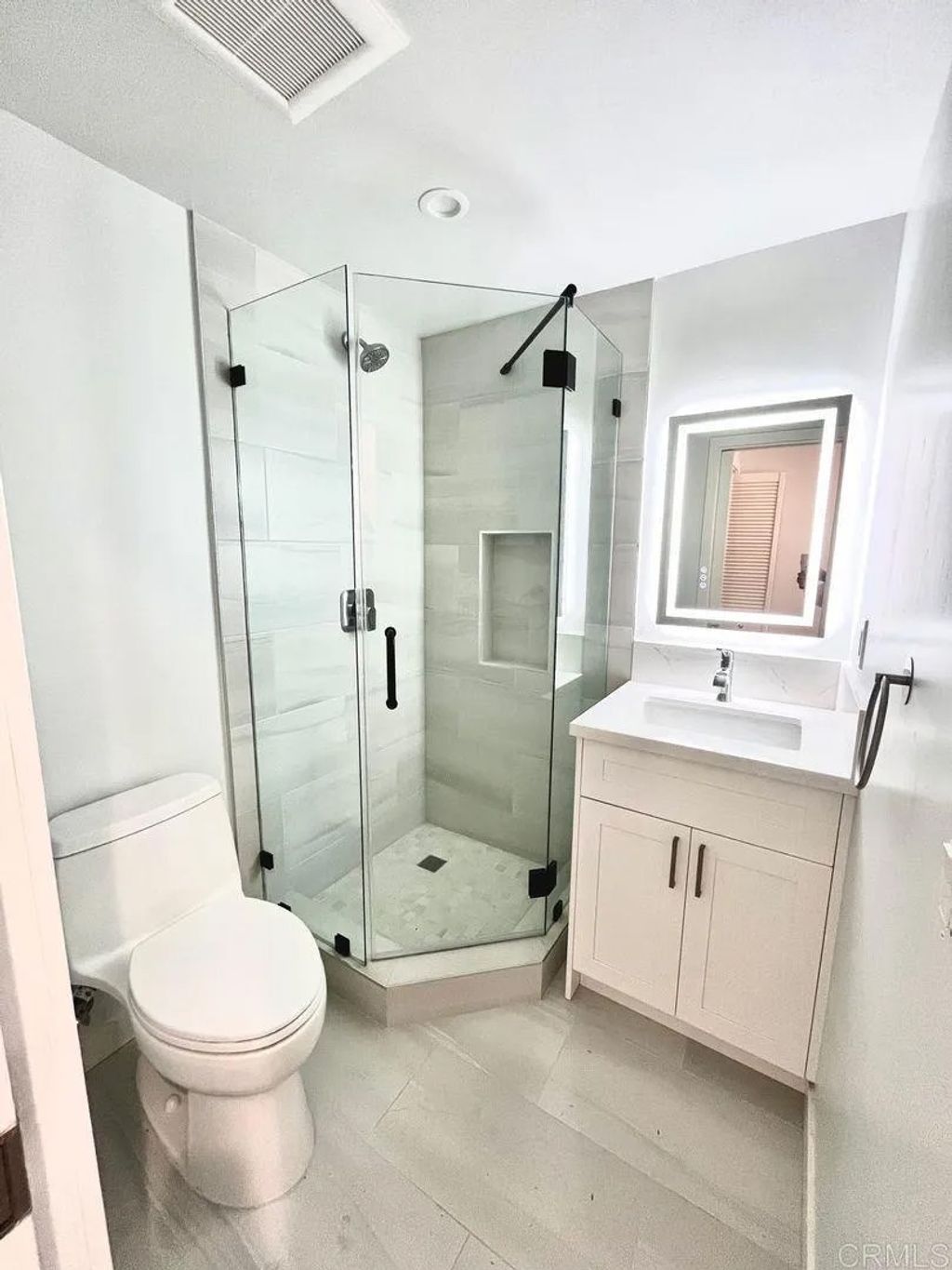 Photo of 343 Lansing Circle #B, Escondido, CA 92025 (MLS # NDP2604948)