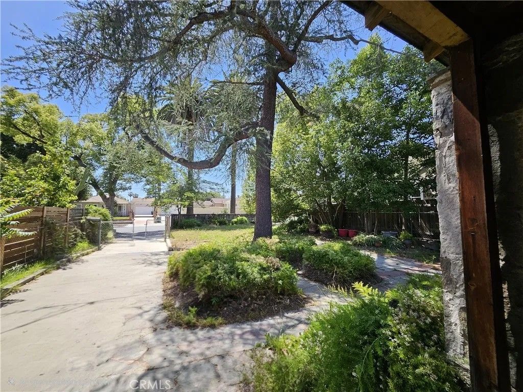 Photo of 242 N Fairview St, Burbank, CA 91505 (MLS # BB26092067)