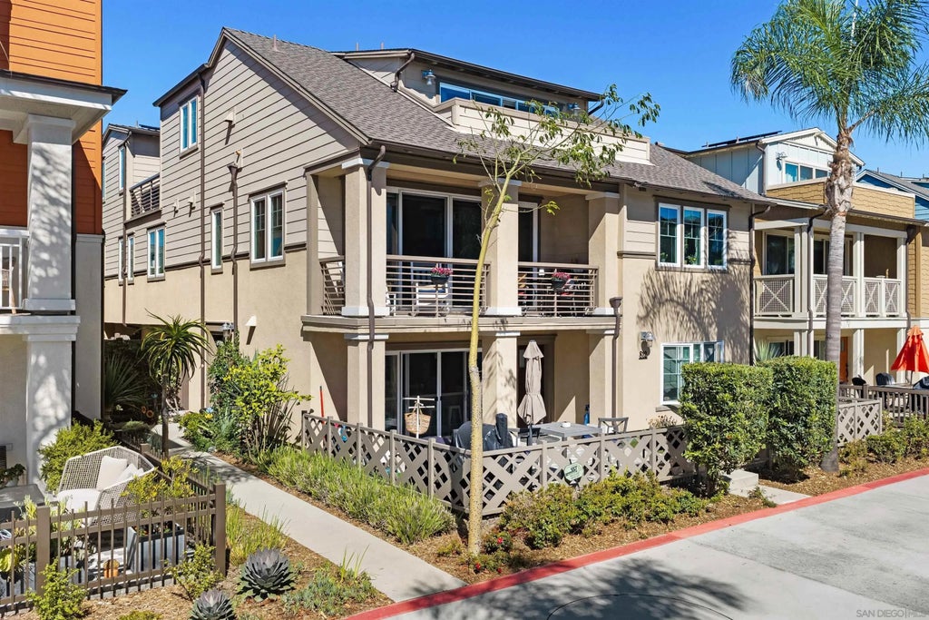 Photo of 810 Santa Barbara Pl, San Diego, CA 92109 (MLS # 260025252)