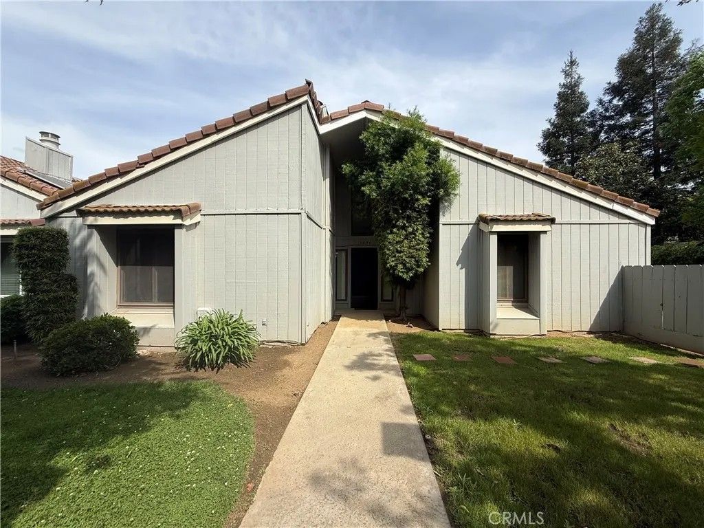 Photo of 1854 Cougar Lane, Clovis, CA 93611 (MLS # GD26069057)