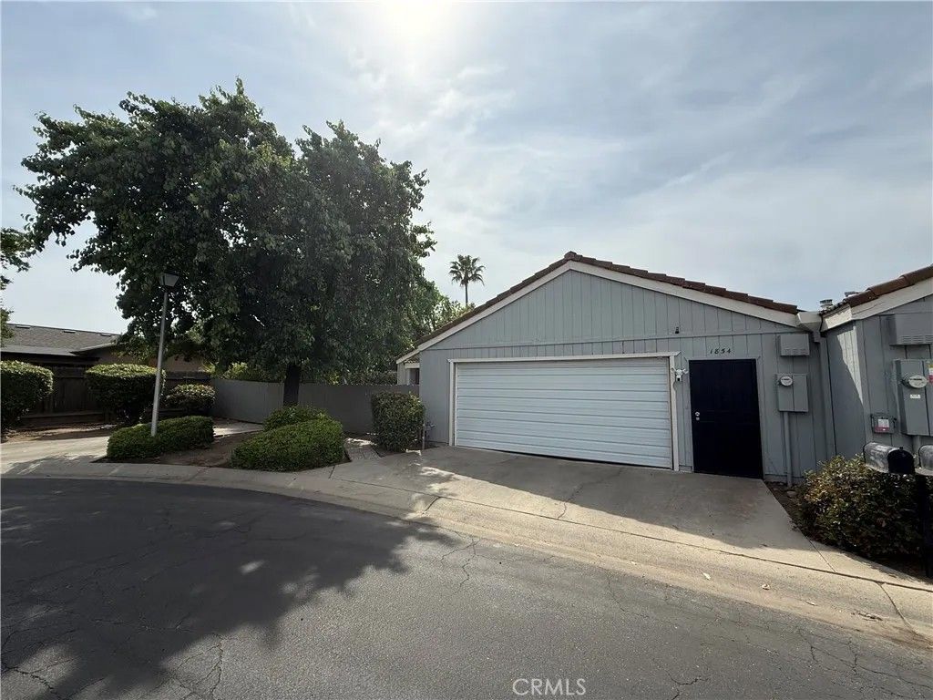 Photo of 1854 Cougar Lane, Clovis, CA 93611 (MLS # GD26069057)