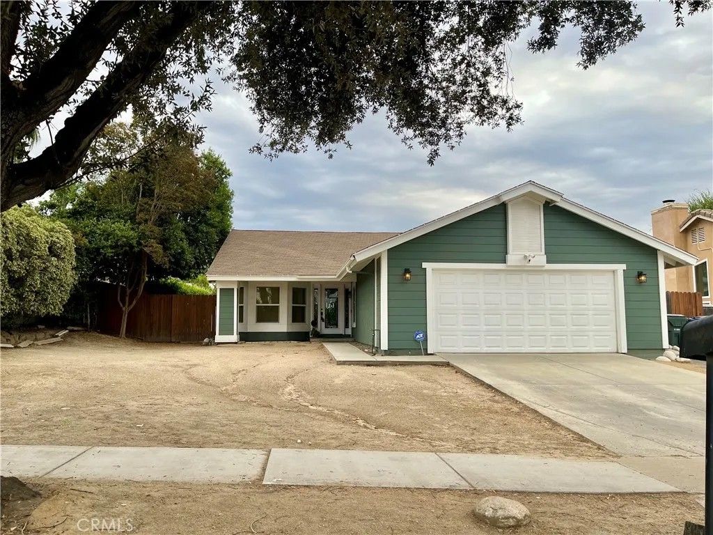 Photo of 1364 E Pennsylvania Ave, Redlands, CA 92374 (MLS # IG25238101)