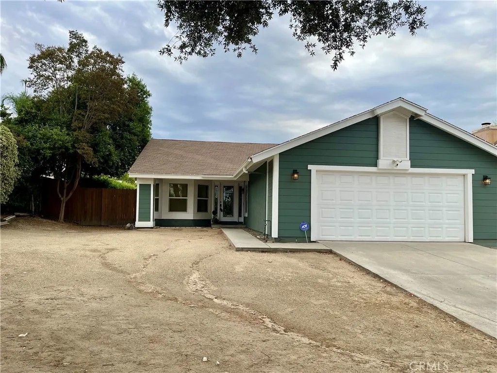 Photo of 1364 E Pennsylvania Ave, Redlands, CA 92374 (MLS # IG25238101)