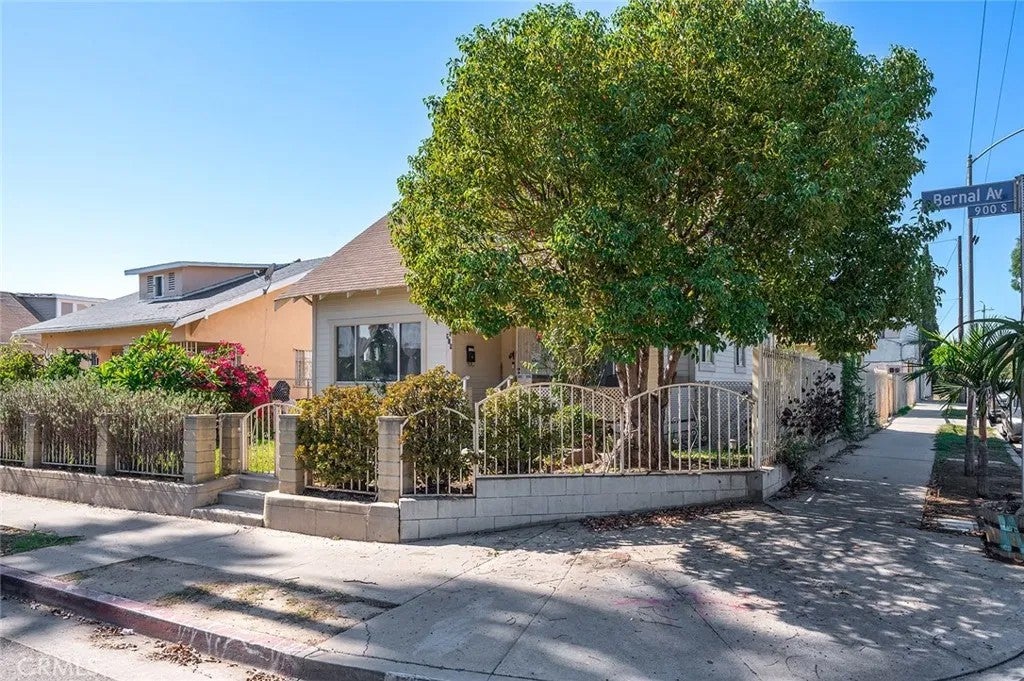 919 S Bernal