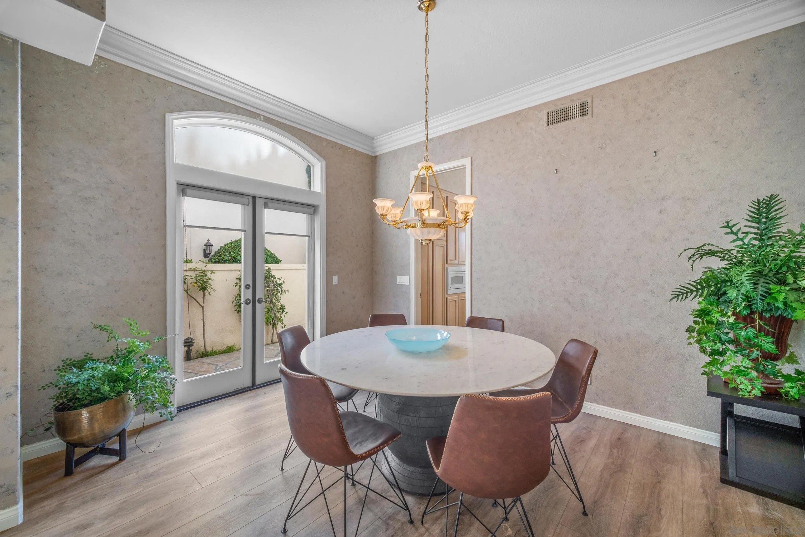 5380 Renaissance Ave