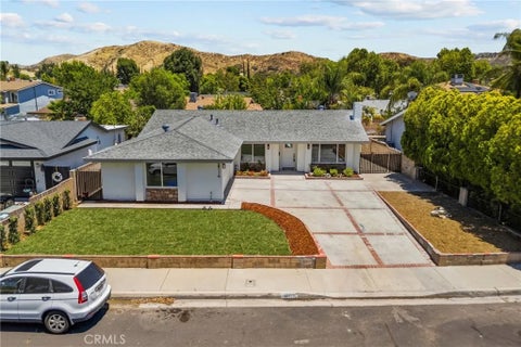 Photo of 28116 Oaklar Dr, Saugus, CA 91350 (MLS # SR26133769)