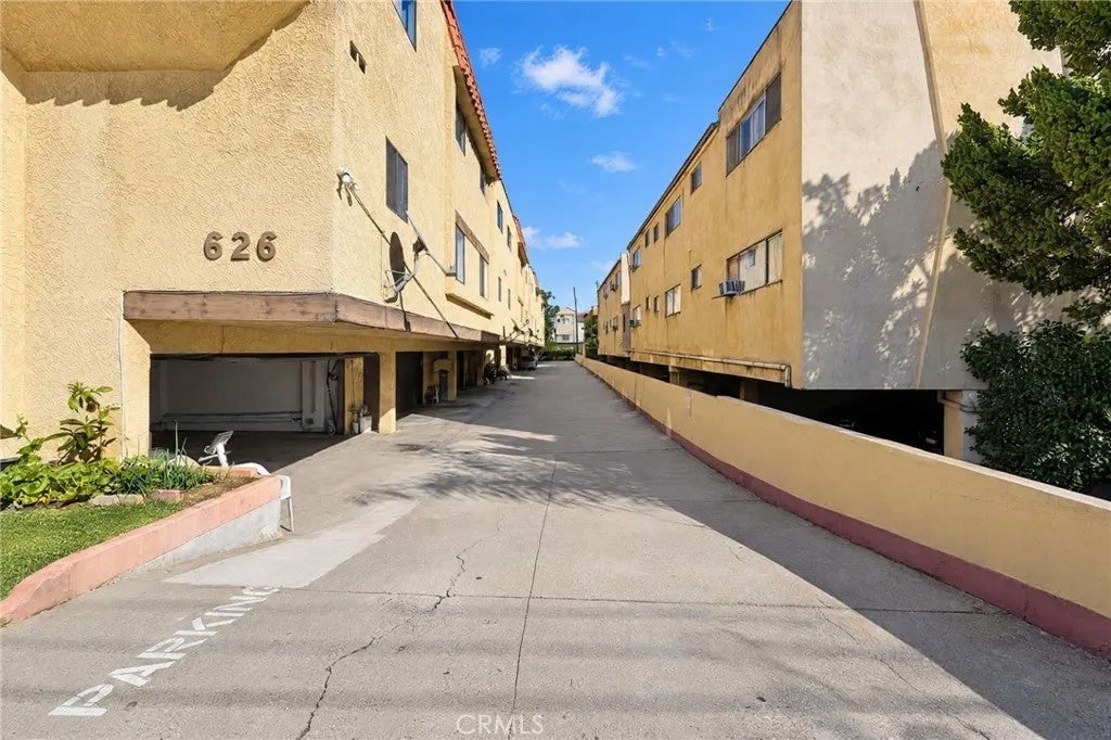 626 S 6th Street 5