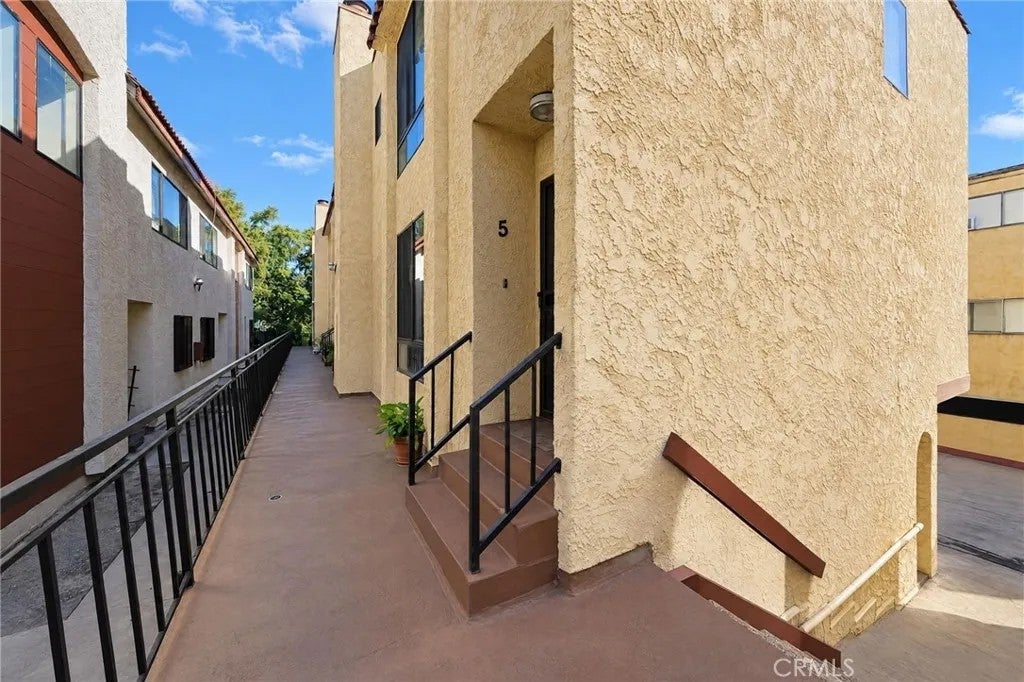 626 S 6th Street 5