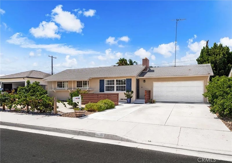 906 Thomas Avenue