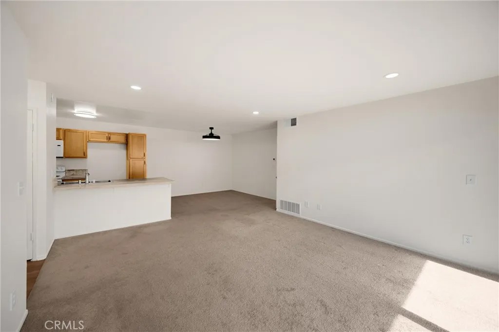 2521 W Sunflower Avenue R8