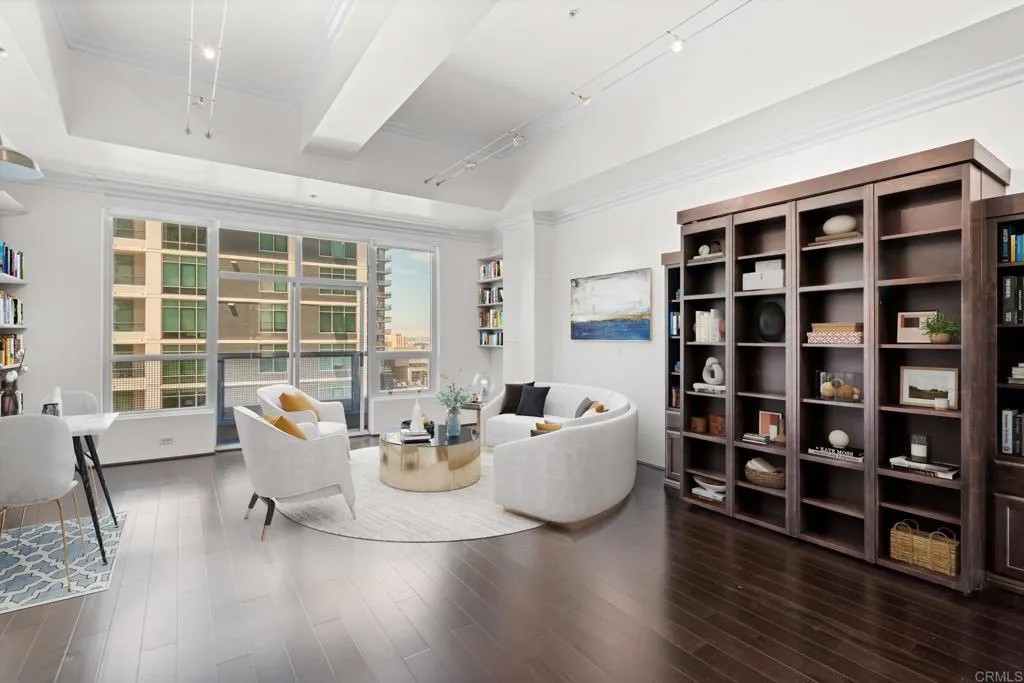 350 W Ash Street 807